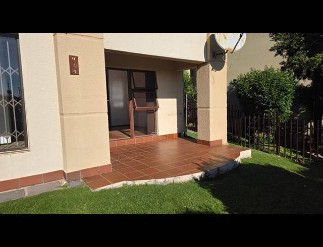 2 BEDROOM APARTMENT FOR SALE IN CONSTANTIA KLOOF
